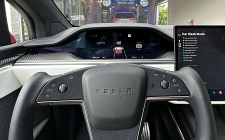 NHTSA Menutup Investigasi Terhadap Tesla terkait Fitur Permainan di Layar Sentuh