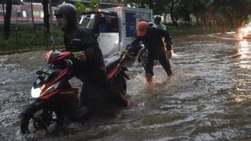 カリ・チリウン・メルアップ、ジャカルタの18 RT洪水
