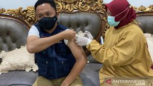 Bupati Bantaeng Contohkan Vaksinasi di Tengah Aktivitas Berpuasa