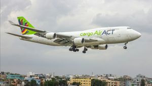 Bandara Hong Kong Buka Lagi Landasan Pacu TKP Kecelakaan Pesawat Kargo Terbelah Dua