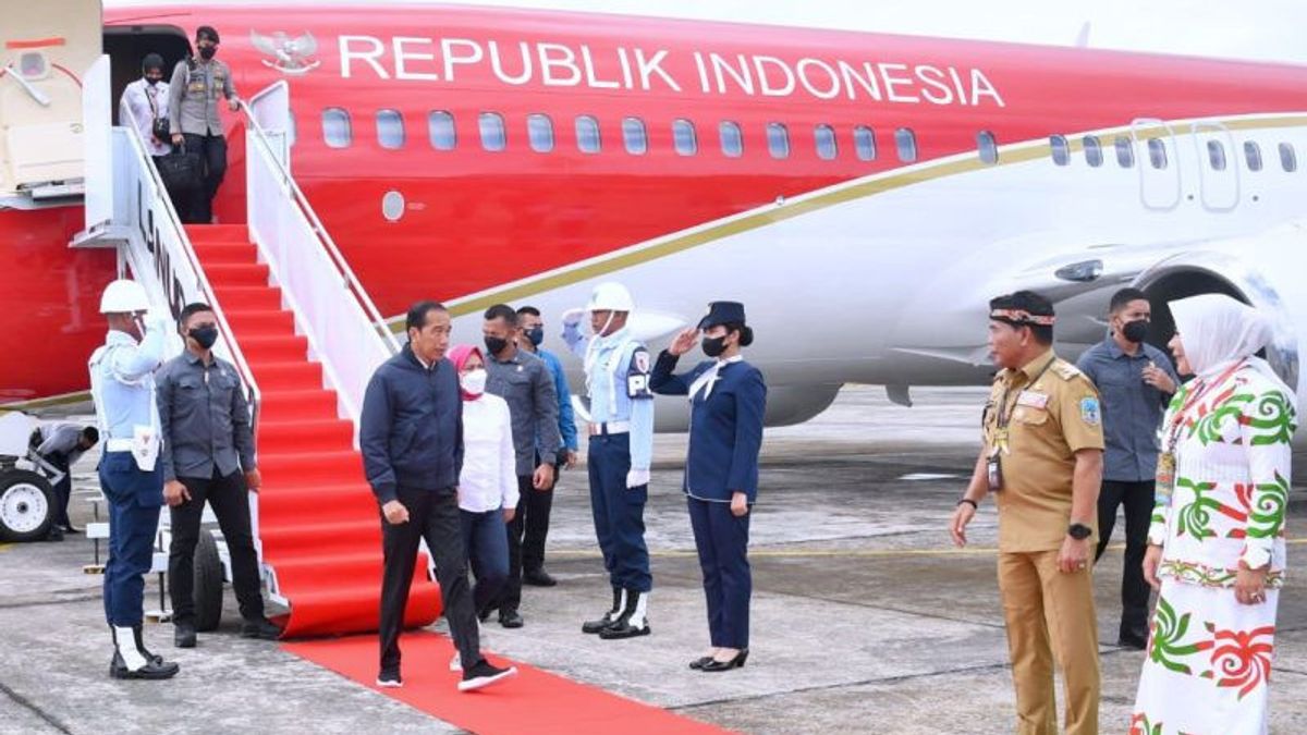 After Arriving In Tarakan, Jokowi Was Immediately Transported By The Super Puma Helicopter Tinjau KIPI In Bulungan