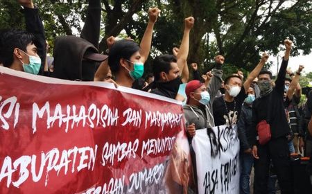 Mahasiswa Sambas Kalbar Demo Minta Aparat Bebaskan Jumardi yang Ditangkap karena Jual Burung Bayan