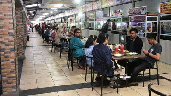 <i>Kocak</i>, Dikira Warung, Keluarga Ini Pesan Makan di Rumah Orang yang Gelar Syukuran