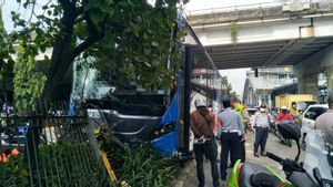 Bus TransJakarta Tabrak Fasilitas Umum di Duren Sawit, Tidak Ada Korban Jiwa