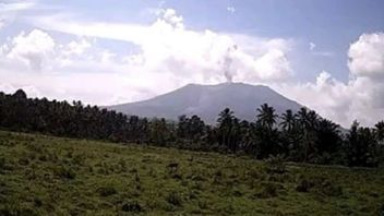 Gunung Ibu Malut Erupsi Lontarkan Abu Setinggi 800 Meter