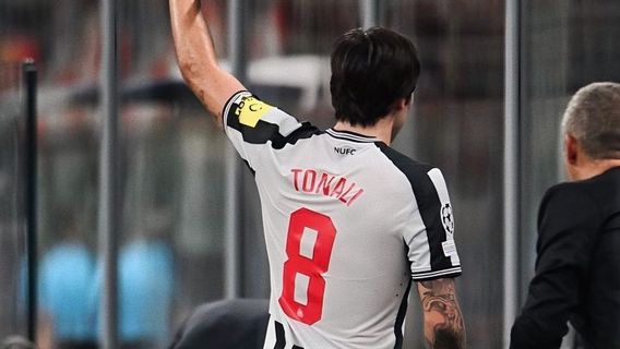 Penuh Haru, Sandro Tonali Dapat Dukungan Penuh dari Tim dan Fans Newcastle United