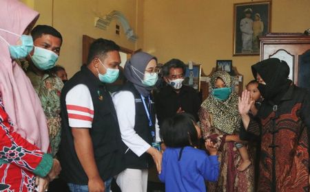 Menteri Sosial Serahkan Tabungan untuk Anak Kru KRI Nanggala 402, Masing-Masing Rp100 Juta