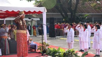 Makassar Mayor Danny Pomanto Launches The Use Of Traditional Clothes At School