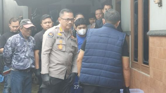 Warga Kerumuni Rumah Predator Seks di Jepara yang Digeledah Polda Jateng