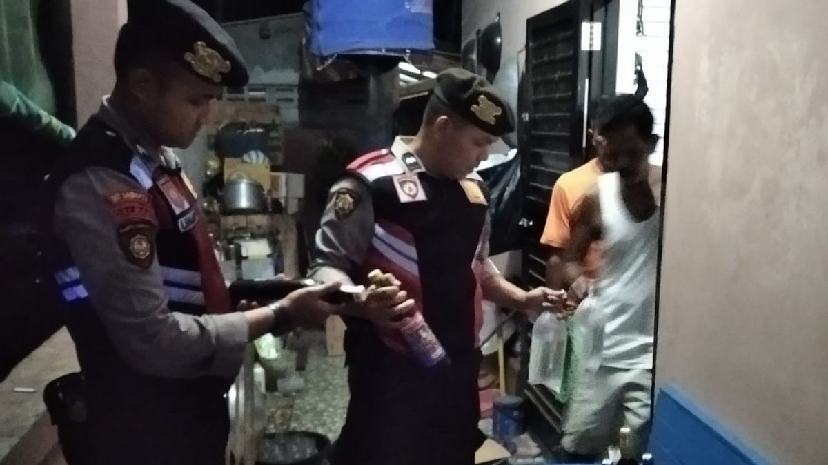 Polresta Cilacap Sita Ribuan Botol Minuman Keras dan Ratusan Liter Ciu Jelang Ramadan