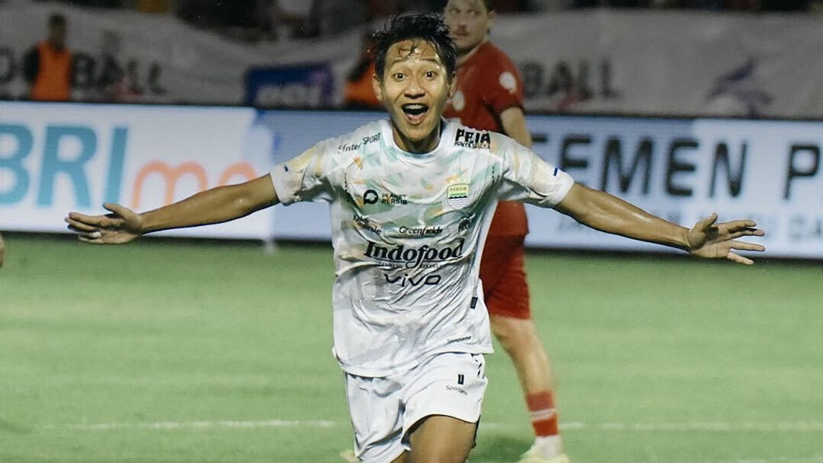 帕特里克·克鲁维特·迪德萨克(Patrick Kluivert Didesak)为佩克汉姆·普特拉(Becham Putra)召集印度尼西亚国家队