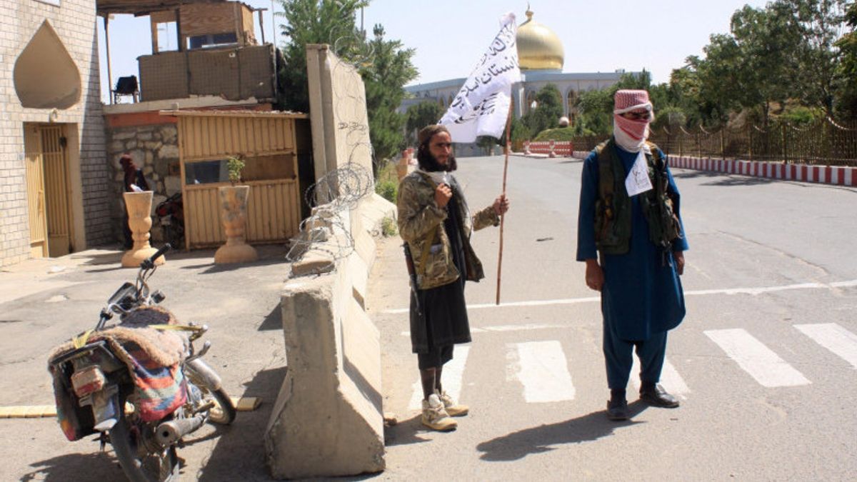 塔利班获得权力，毫无抵抗地占领了阿富汗的贾拉拉巴德市