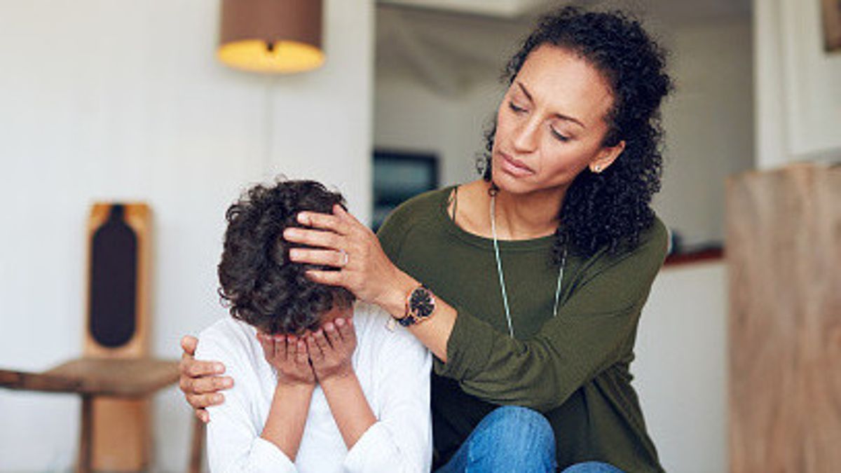 Cara Orang Tua Mendukung Anak dalam Menghadapi Pengalaman Buruk