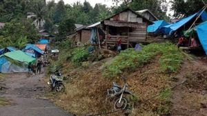Kata BPBD soal Viral Korban Gempa Sulbar Cari KK di Reruntuhan Demi Bisa Dapat Mi Instan