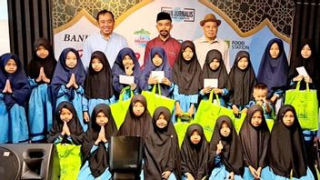 Ahead Of Eid Al-Fitr, Jakarta's Economic Journalists Club Gives Compensation To Orphans