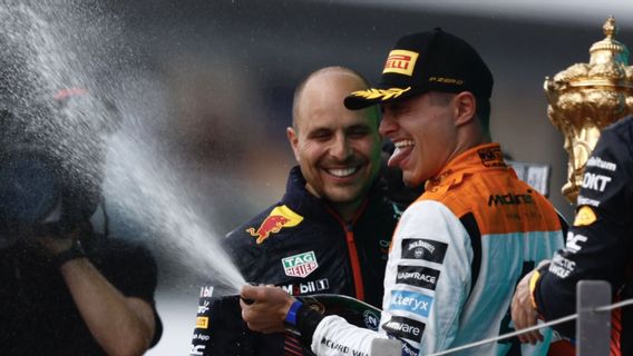 イングランドGP F1でマックス・フェルスタッペンやルイス・ハミルトンと激しく競い合うランド・ノリス:クレイジーだ!