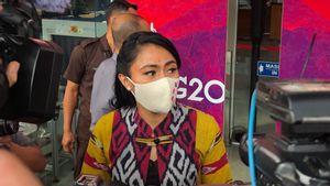 Presenter TV Brigita Manohara Serahkan Bukti Pengembalian Uang Rp480 Juta dari Bupati Mamberamo Tengah ke KPK