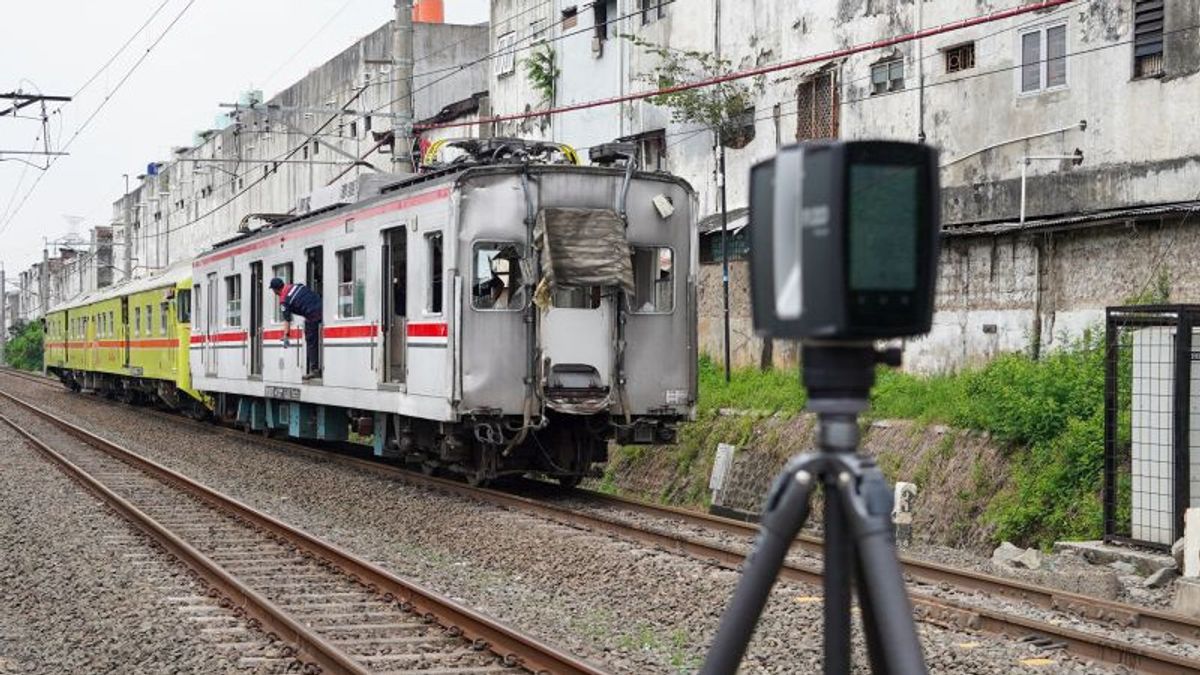 Korlantasは東ベカスの列車事故の現場調査中に2種類のTAAツールを使用します