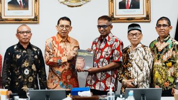 وزير الثقافة فضلي زون يدعم تعزيز السياحة والثقافة في باروس ، ودعم المتحف الوطني والتراث الثقافي