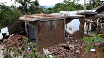 عشرات المنازل في تيماهان ترنغغاليك تضررت من تأثير الأراضي المتنقلة