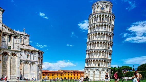 The Unintentional Leaning Of The Tower Of Pisa Begins In Today's History, August 9, 1173