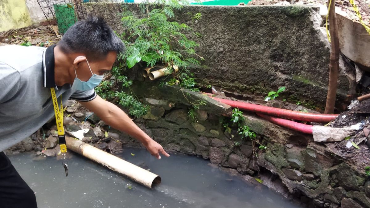 Granat Nanas Ditemukan di Saluran Air Perumahan Warga Kramat Jati