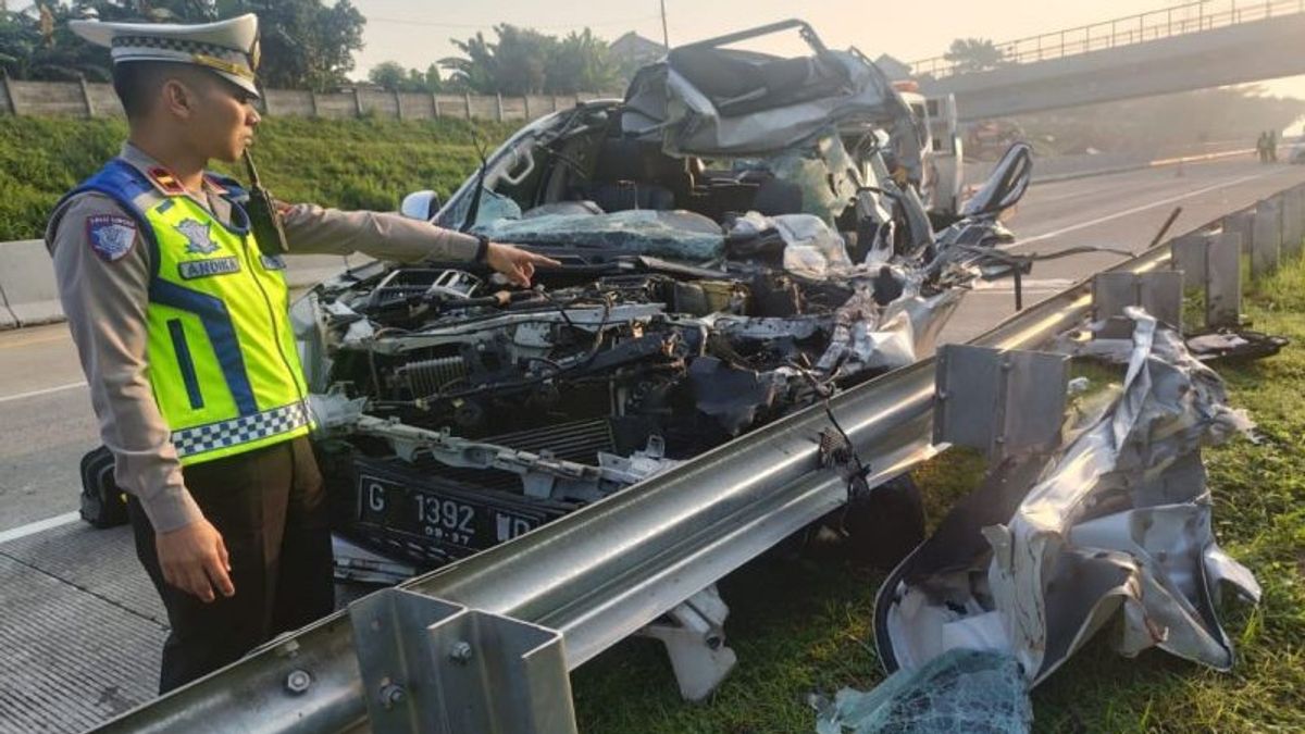 Pajero Tabrak Truk dan Dihantam Lagi dari Belakang di Tol Batang, 3 Penumpang Tewas