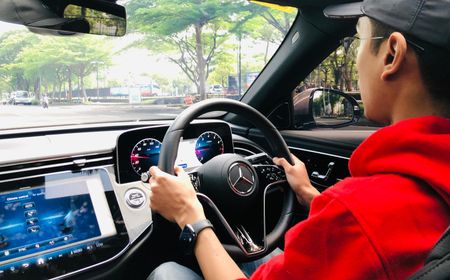 Rasa Berkendara E-Class Terbaru di GJAW: Sedan Mewah Nyaman dengan Performa Halus