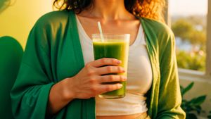 Manfaat Jus Bayam di Pagi Hari untuk Kulit Glowing dan Tubuh Sehat