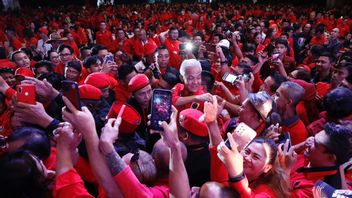 Elektabilitas Ganjar Ungguli Prabowo dan Anies, Kata Survei Indikator