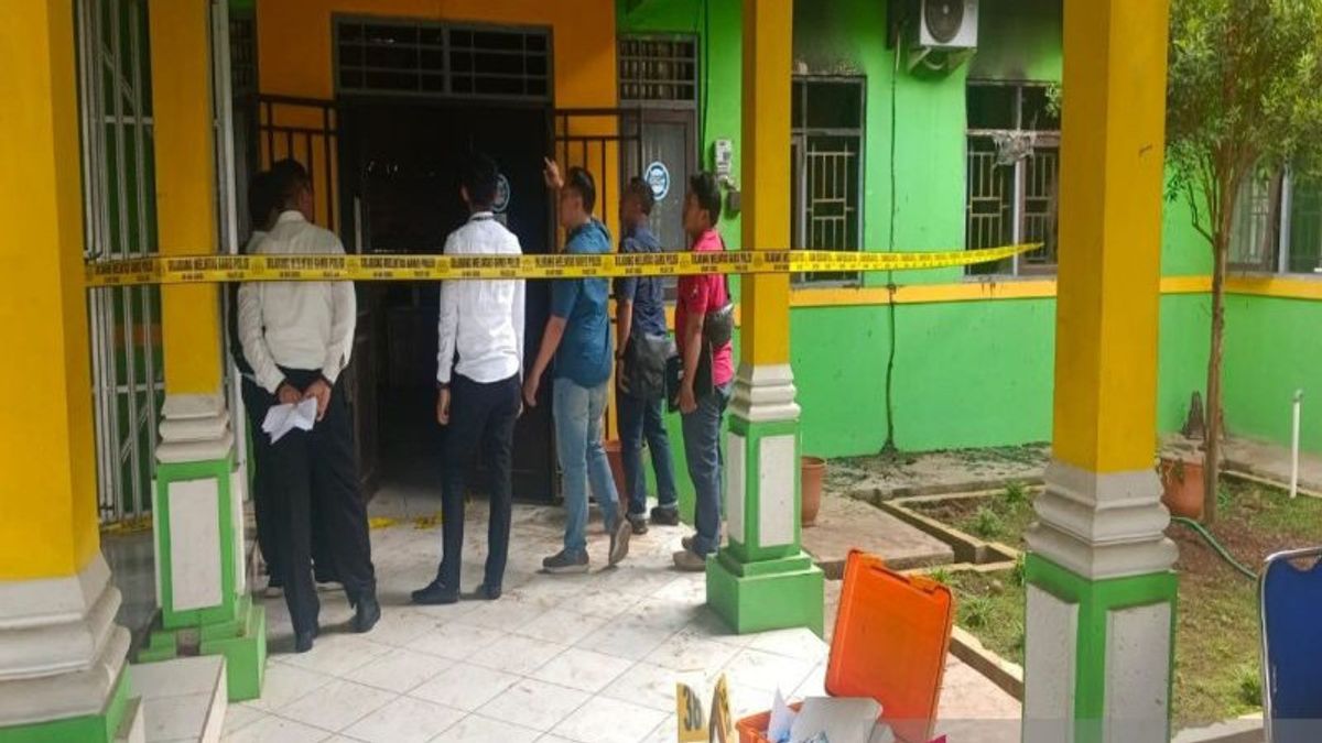 警方调查Banyuputih Batang分区办公室焚烧案