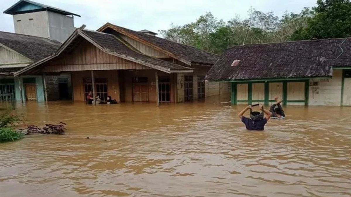 The Condition Of The Residents' Houses Is Safe, The Joint Team Is Still Looking For Motorcycle Drivers Who Are Dried By Cihaurbeuti Flood Flow