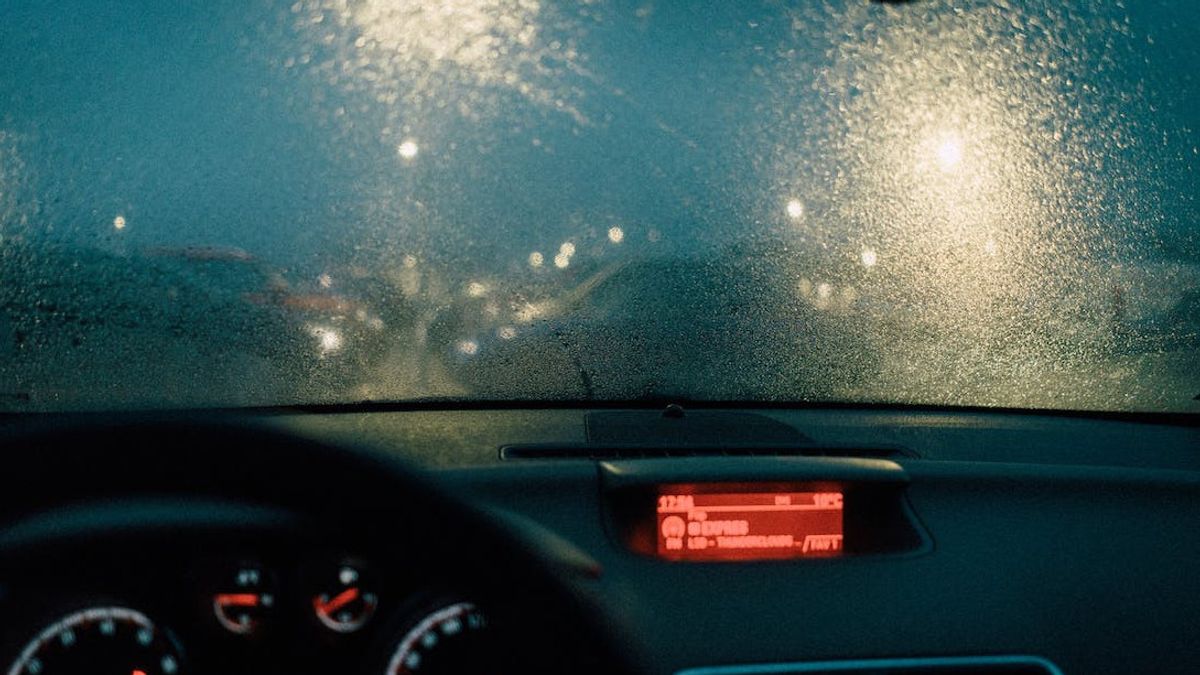 Important! Here Are Tips For Caring For Car Glass In The Rainy Season To Stay Bening