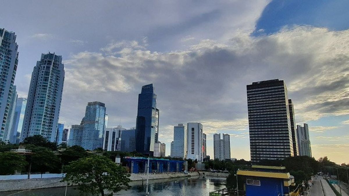 Prakiraan Cuaca DKI Jakarta 18 April: Akan Cerah hingga Cerah Berawan dari Pagi hingga Malam