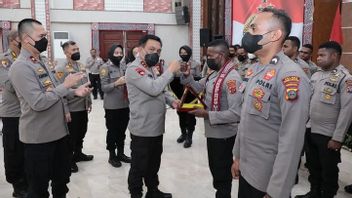 قائد شرطة سومطرة الشمالية يطلق سراح 30 من ضباط الصف المبتدئين إلى بابوا