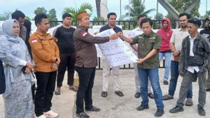 Geram Bangunan Rp200 M Mangkrak, Warga Segel PLBN Sebatik: Jangan Hanya Seremonial