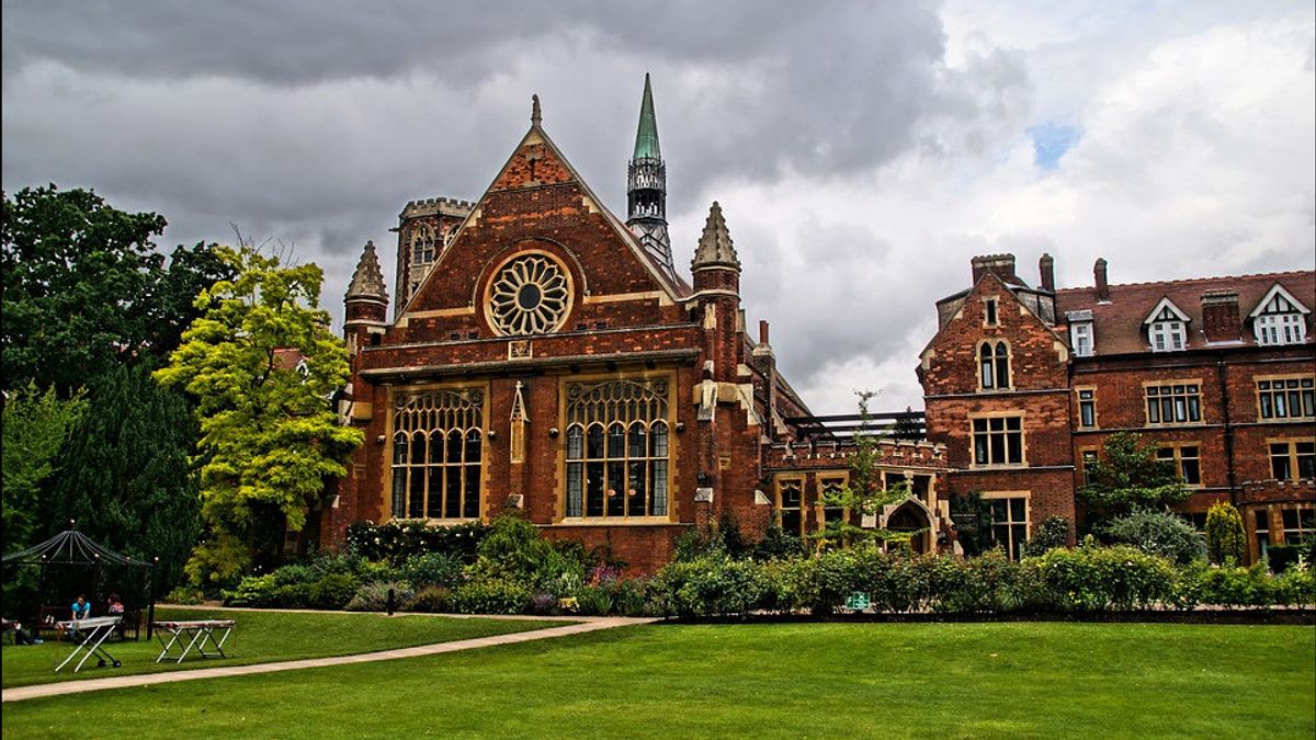 Participating In The 'Best Homeless' Competition, Cambridge University Students Naked Round On Campus