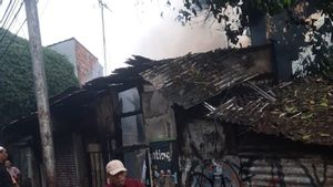 Une maison à Duren Sawit incendiée, 6 véhicules de pompiers ont été lancés en panne
