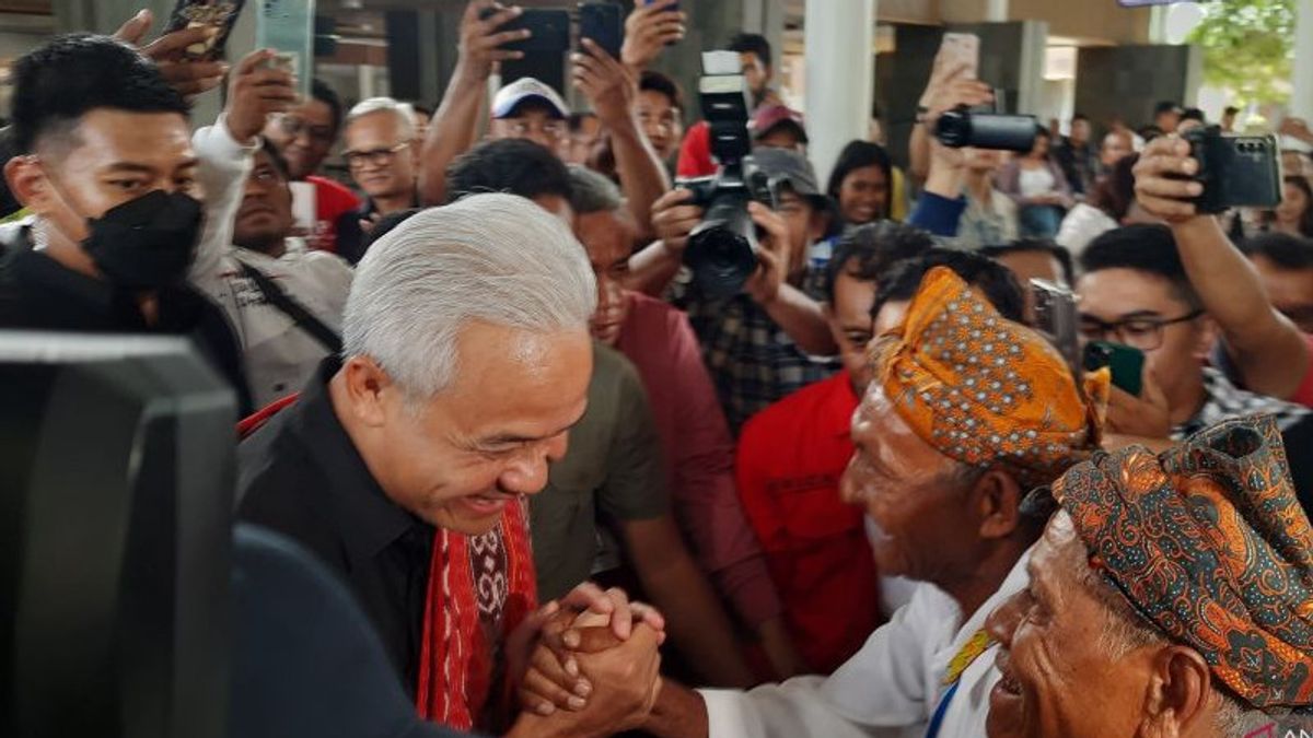 抵达古邦,甘贾尔·普拉诺沃受到了帝汶土著人民的欢迎