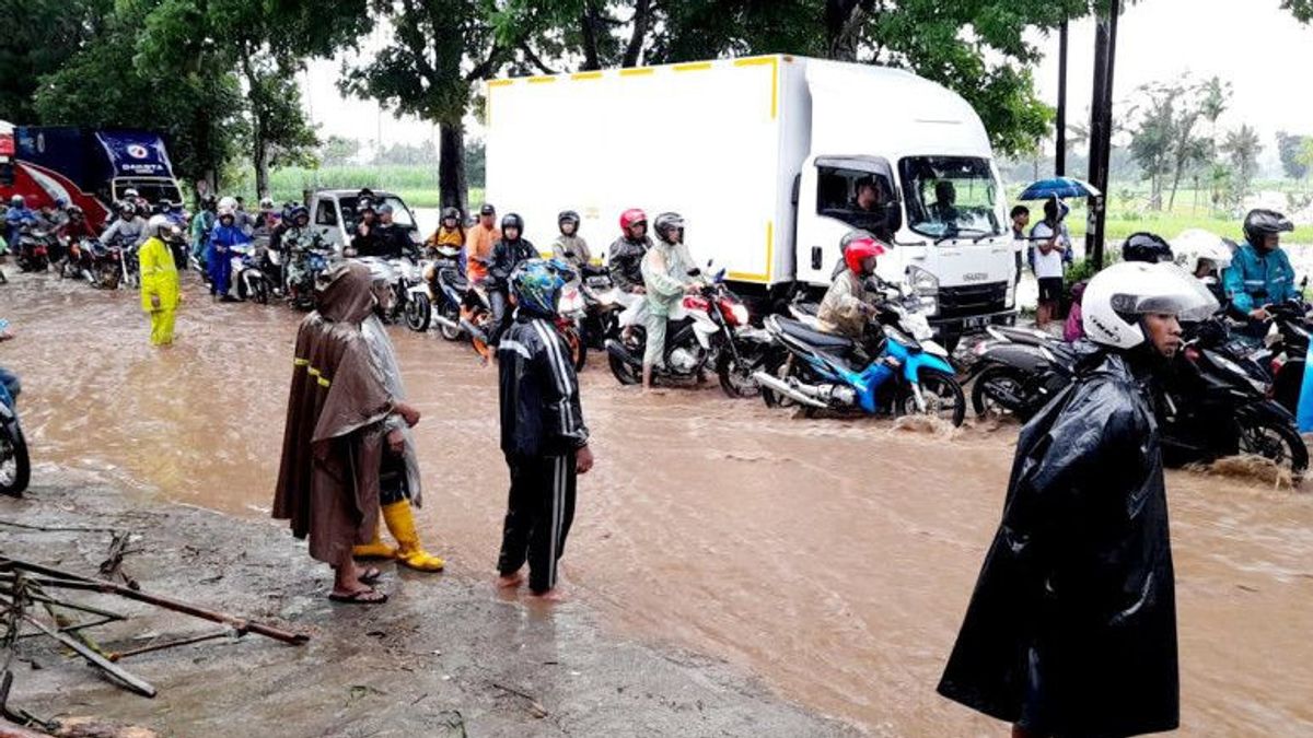 Bandang Floods Hit The Village Again On The Slope Of Mount Ijen Bondowoso