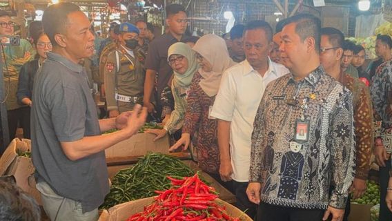 Ahead Of Christmas And New Year, Rice And Chili Prices At Kramat Jati Market Soar Significantly