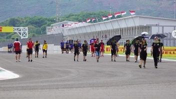 赌博活动出现在西努沙登加拉，在曼达利卡赛道的MotoGP之前，警方干预
