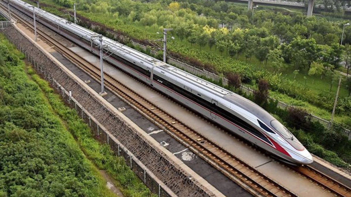 جاكرتا باندونغ مشروع السكك الحديدية عالية السرعة يستخدم ميزانية الدولة، مجلس النواب الإندونيسي يطلب KPK-BPK لإجراء التدقيق