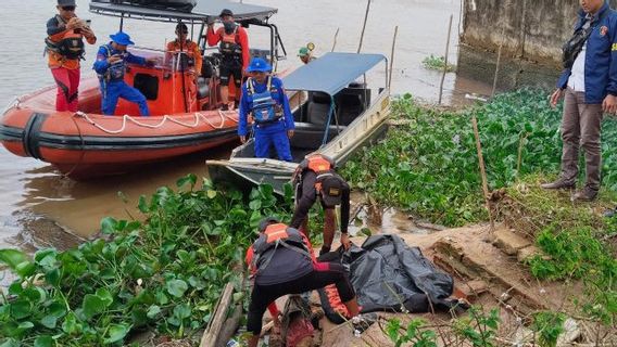 La découverte d'un squelette humain a secoué la berge du fleuve Musi à Palembang
