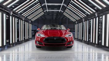 باب موديل S مغلق أثناء الحريق ، تمت مقاضية تسلا بسبب وفاة 5 ركاب