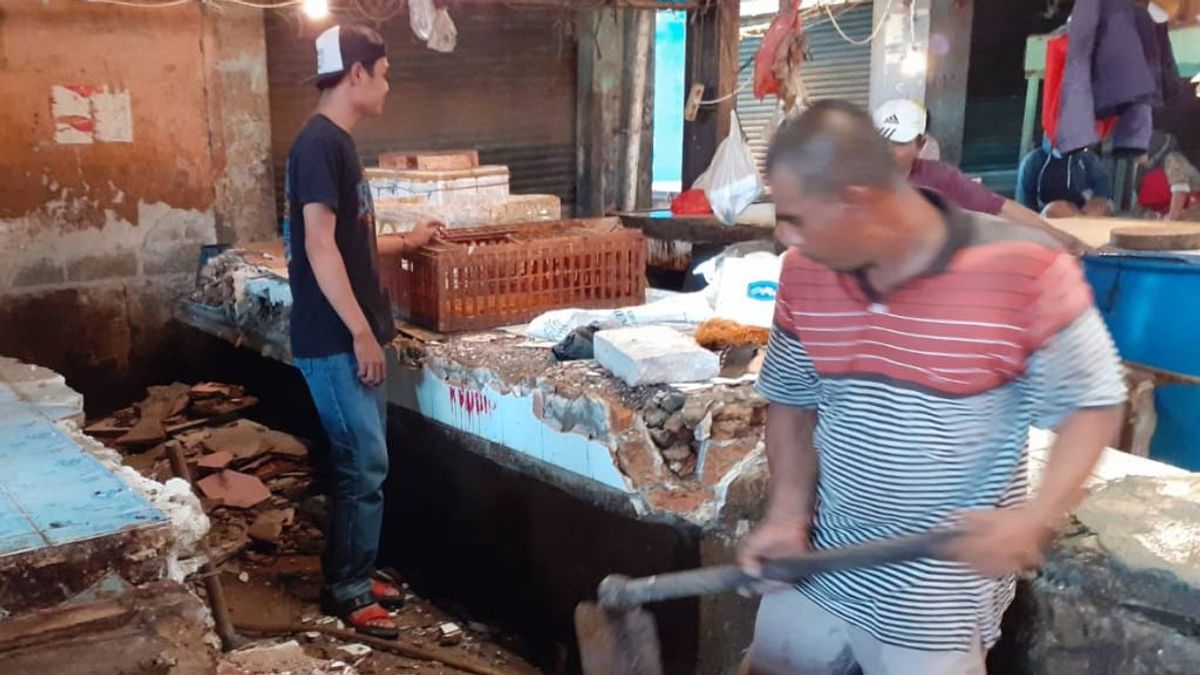 Akibat Bentrokan Pedagang Pasar Kutabumi dengan Preman, Penjual Daging Tidak Jualan karena Lapaknya Dirusak