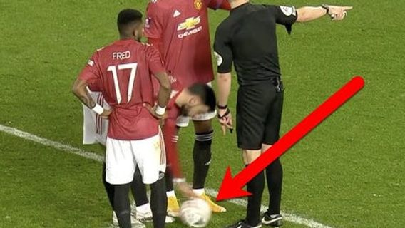 Gol Indah Fernandes ke Gawang Liverpool Tak Lepas dari Aksi Main 'Kucing-Kucingan' dengan Wasit