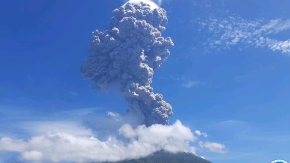 4,628 Residents Evacuated After The Eruption Of Mount Ili Lewotolok