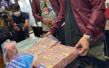 Ini Penampakan Duit dari Kejahatan Tipu-tipu Puluhan Miliar Rupiah Indra Kenz