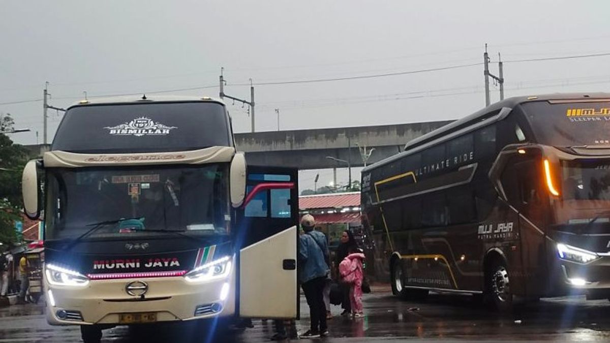 圣诞节和新年假期,2,808名巴士乘客从Lebak Bulus Terminal出发